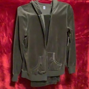 New women’s SB outfit